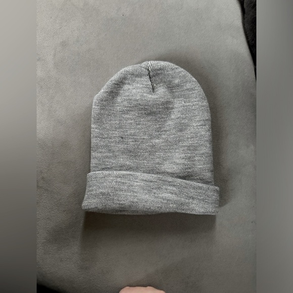 Primark gray beanie - Picture 2 of 3